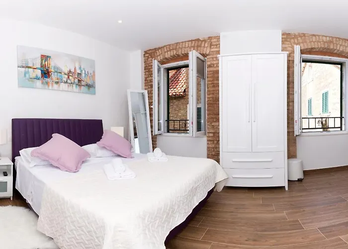 Peruzovic 3 Pensionat 4*