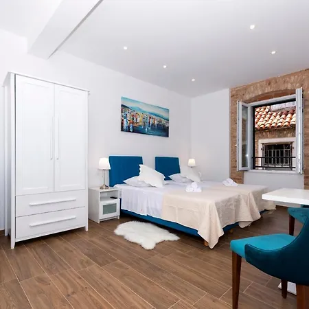 Peruzovic 3 Konukevi Split